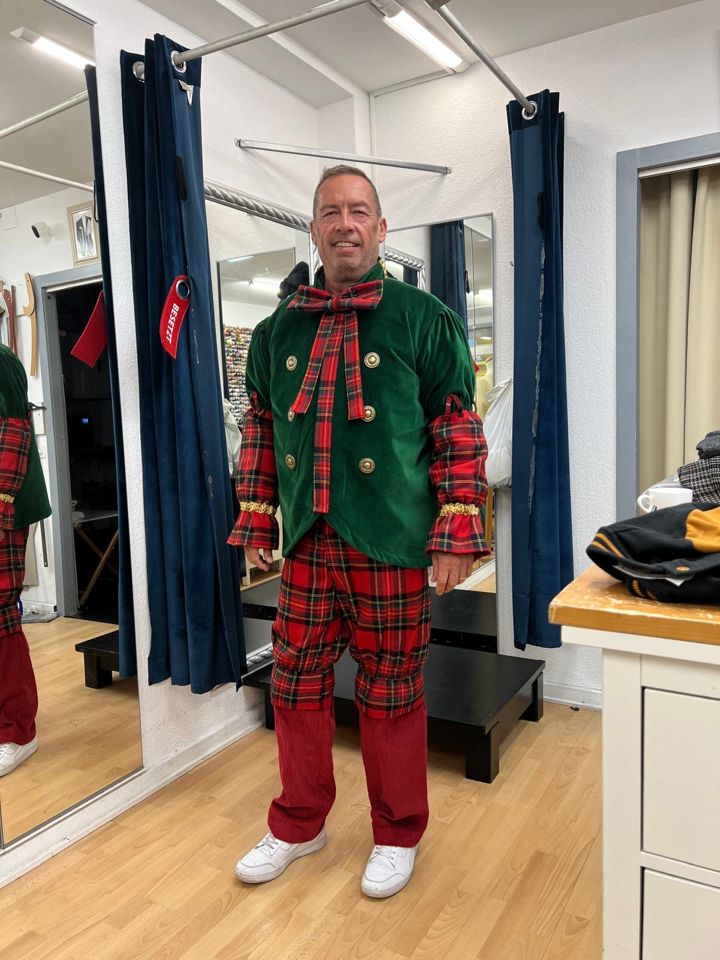 Made-to-measure carnival costume with checked trousers and jacket